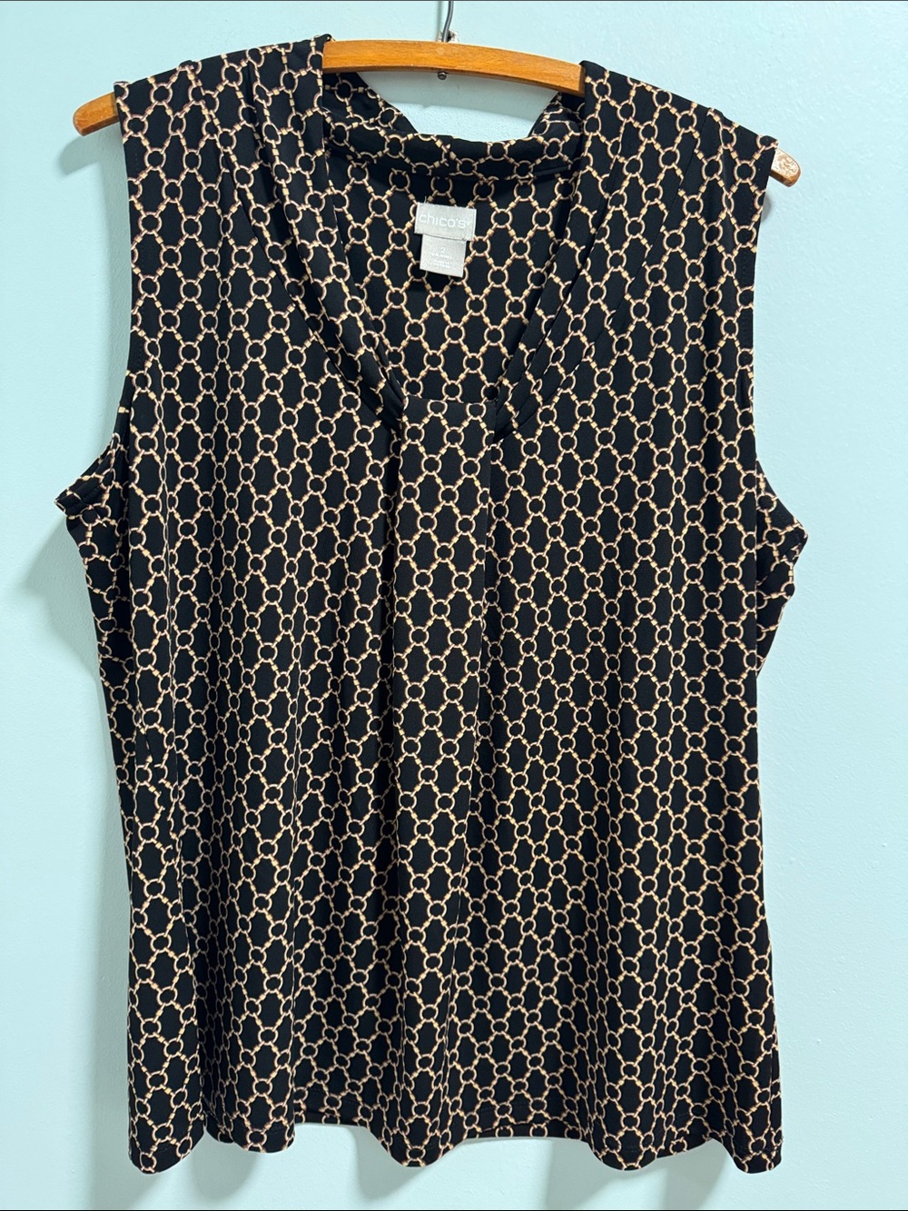 Chico's Black Sleeveless V-Neck Top with Beige Chain Link Print